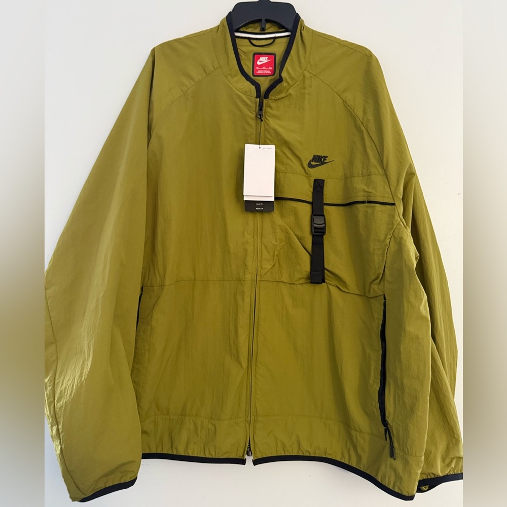 Nike Men's Olive Green Windbreaker Jacket with Black Trim